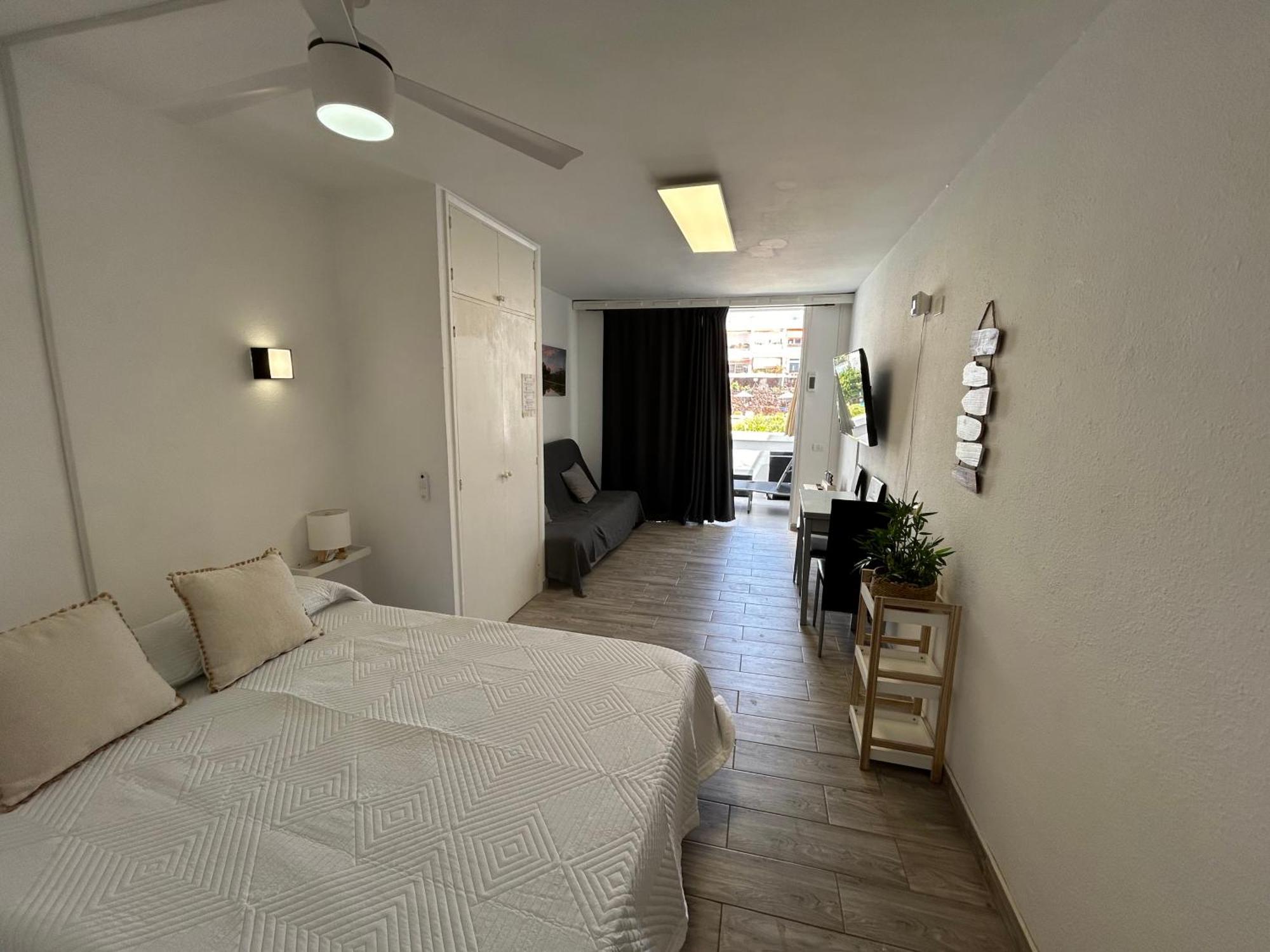 Sunny Apt With Terrace Coastal Area South Arona アロナ エクステリア 写真